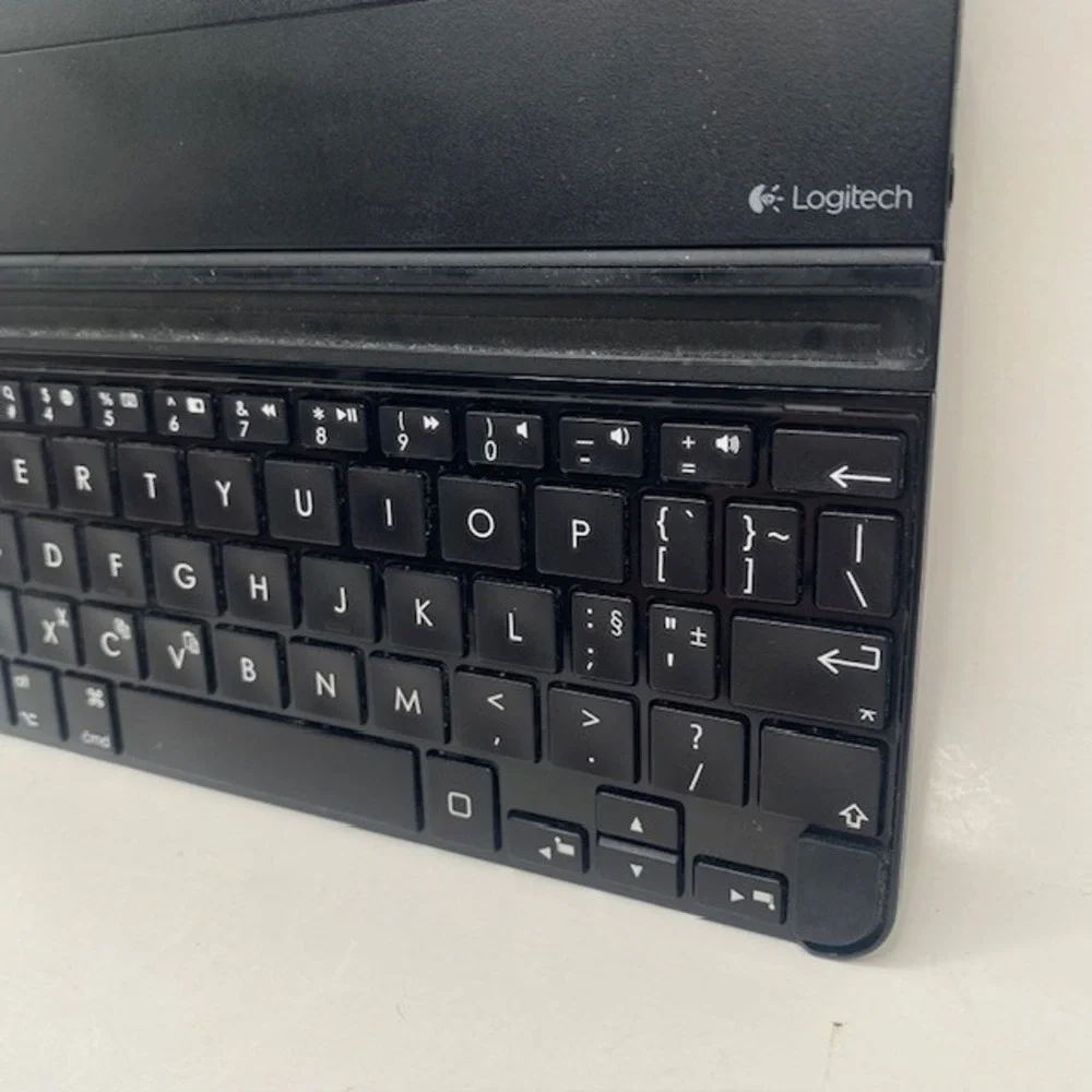 Logitech Combo Touch Keyboard Case iPad Air Pro Oxford YU0040 Backlit Trackpad